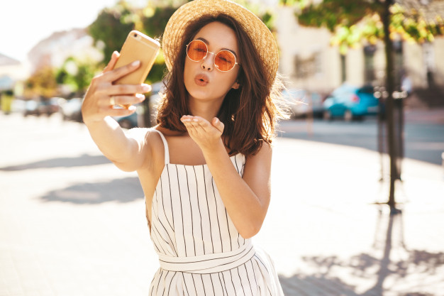 Como Vender Roupas Online Com Sua Própria Loja Virtual?